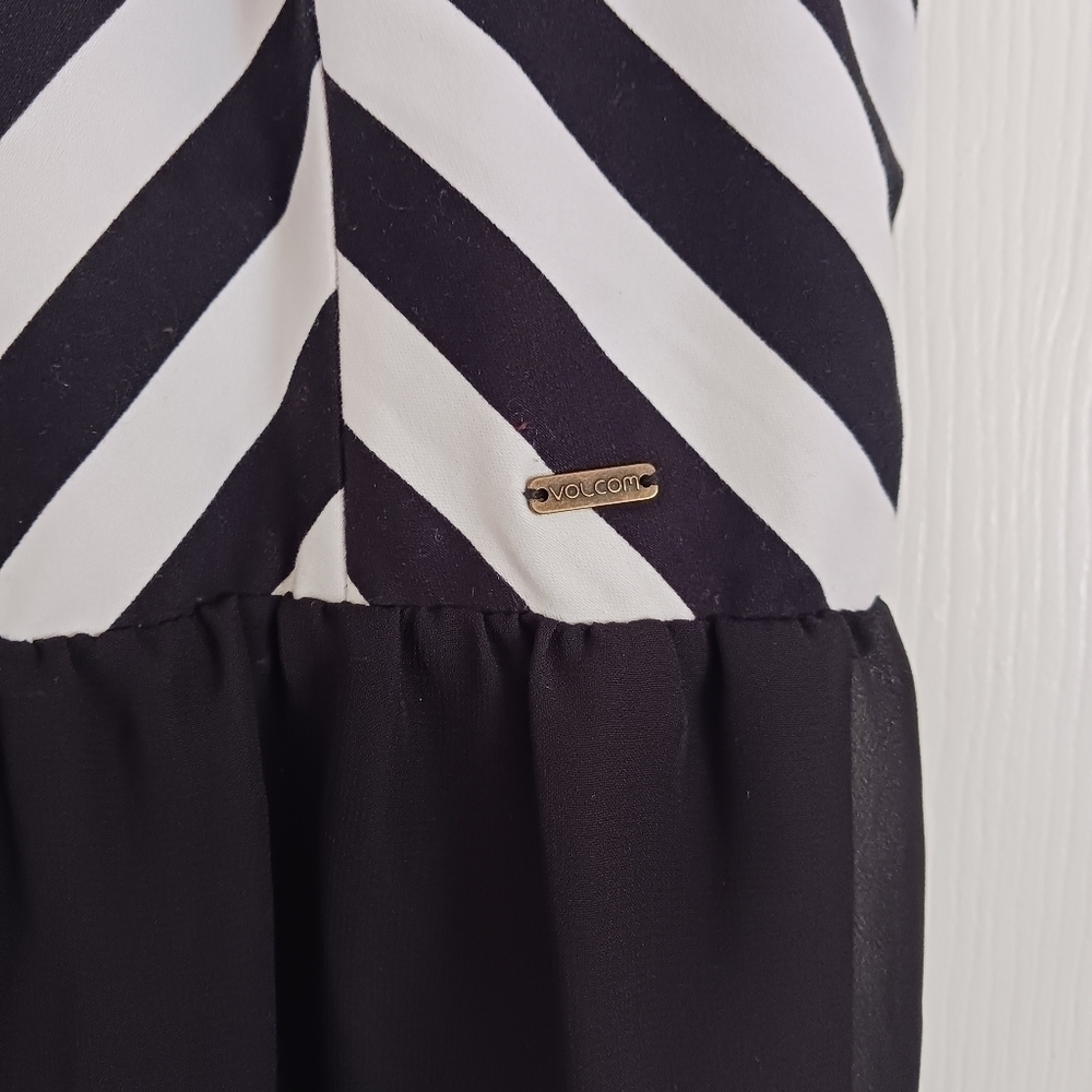 VOLCOM DRESS - Picture 4 of 4